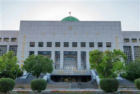 彰化男子涉嫌偷拍女童裙底風光，遭判3年6個月，經上訴，台中高分院駁回上訴，維持原判。（翻攝自Google Maps）