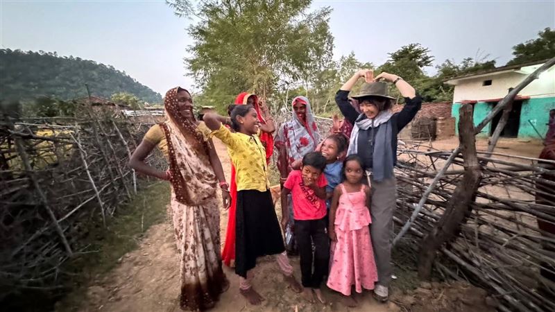 被犀牛寶寶「撞醒」的女主播，白心儀曝光地球救援之路的奇蹟。感謝珍古德博士親自寫信鼓勵。（圖／白心儀提供）