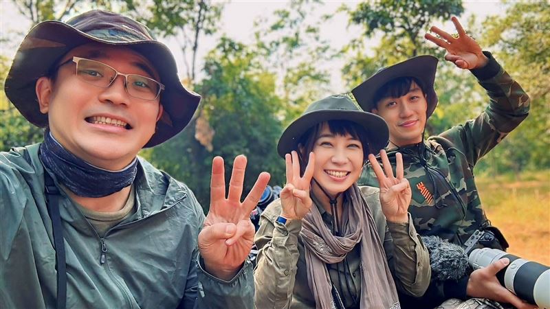 被犀牛寶寶「撞醒」的女主播，白心儀曝光地球救援之路的奇蹟。感謝珍古德博士親自寫信鼓勵。（圖／白心儀提供）