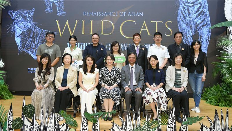 被犀牛寶寶「撞醒」的女主播，白心儀曝光地球救援之路的奇蹟。感謝珍古德博士親自寫信鼓勵。（圖／白心儀提供）