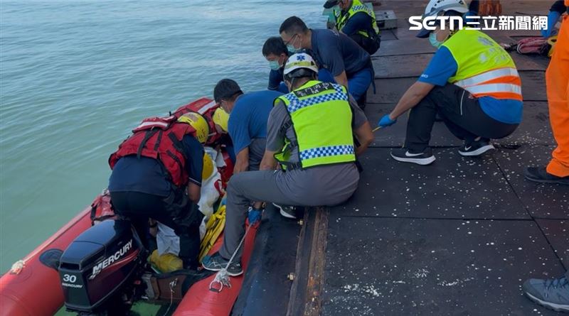 死者鄭男為金酒公司退休員工，經常天剛亮就到水頭港區北側防波堤釣黑鯛，是釣友間的熟面孔。（圖／民眾提供）