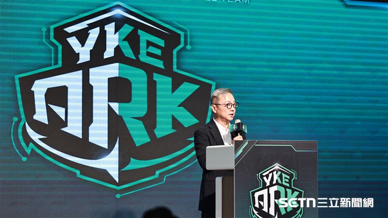 PLG洋基工程開季記者會，領隊劉士原解說球隊命名「YKE ARK」的含義。（圖／記者劉彥池攝影）