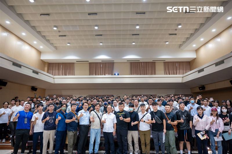 台中市警察局全新戰力共176名新進警力正式報到加入行列。(圖/翻攝畫面)
