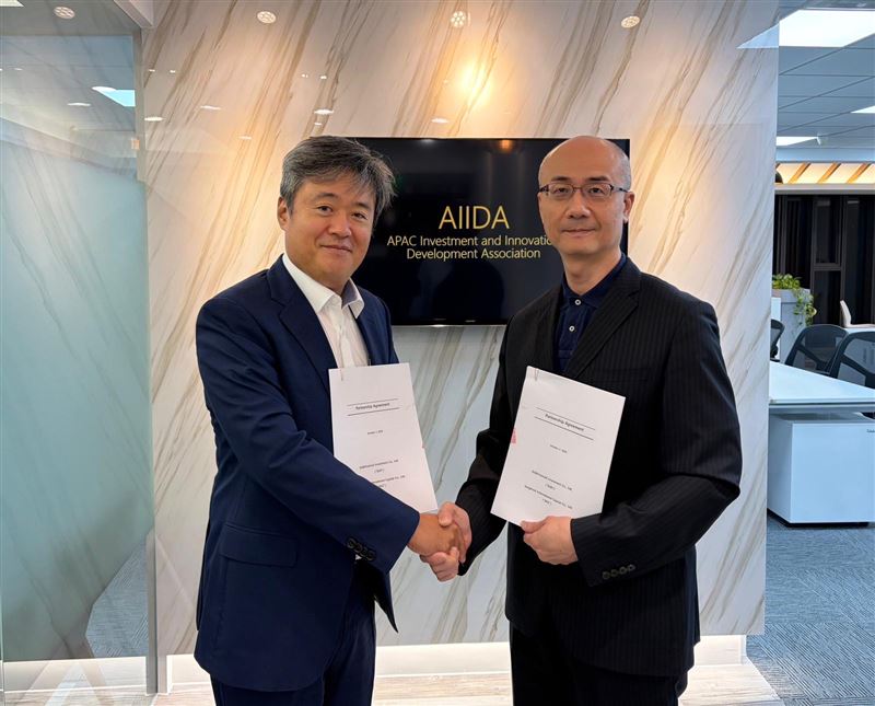 韓國投資機構SUFI&amp;Group執行長Dr. Chester Kim（左）日前來台，與台灣亞太投資暨創新發展協會簽訂合作備忘錄