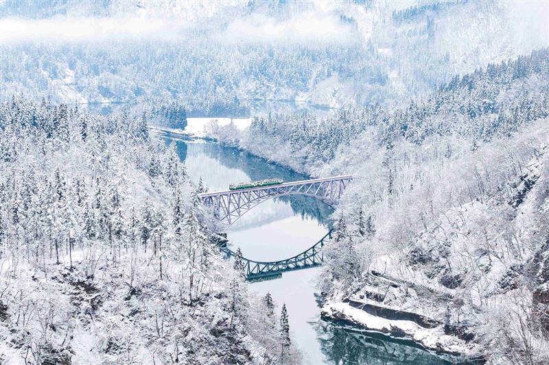 日本只見線鐵道冬季雪景。（圖／五福旅遊提供）