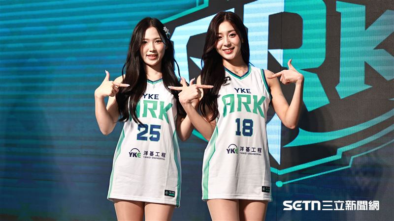 PLG洋基工程開季記者會，啦啦隊2位韓籍成員李素敏、睦那京曝選「背號」原因。（圖／記者劉彥池攝影）