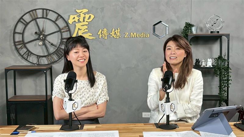 顏若芳（右）說，其實那天的議會，整場幾乎都因王世堅的質詢在爆笑。（圖／震傳媒提供）
