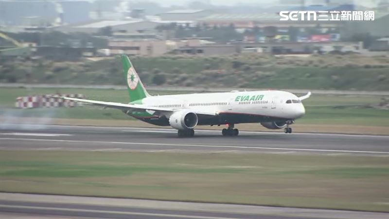 長榮航空一名女空服員執勤時身體不適，回國後治療，但仍不幸病逝。（圖／資料照）