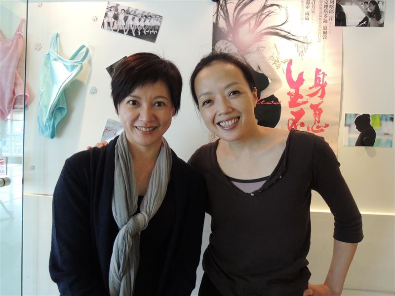 前電視台媽祖婆心情曝！詹怡宜對35年前的自己說這一句話：「 妳正邁向一個有意義、有挑戰、且很有趣的旅程，可以不斷學習、不必付學費，還有人付妳薪水」。網震撼太中肯。圖右為舞蹈家 許芳宜。（圖／翻攝自詹怡宜臉書）
