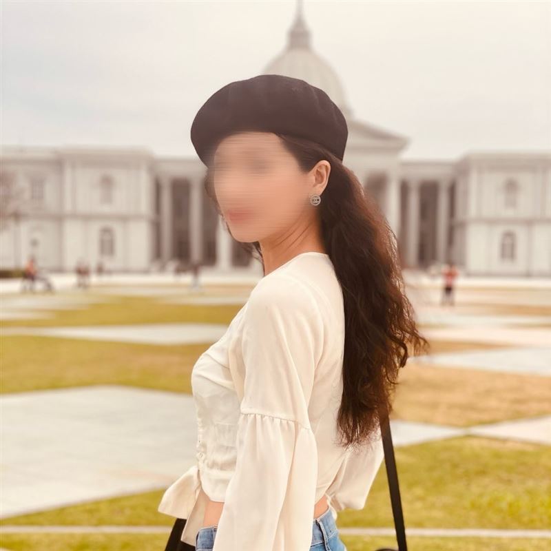 病逝的孫姓空服員外型亮眼，能駕馭多種風格服裝。（圖／翻攝孫姓空服員臉書）