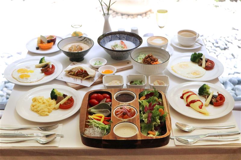 「晨意食足」早餐套券，一套10張再送2張，不分平假日皆可使用，平均一張只要499元。（圖／飯店旅宿業者提供）