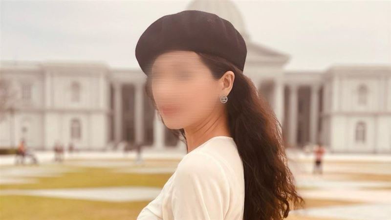 長榮航空34歲的孫姓女性空服員值勤途中身體不適，返台住院16天後仍不幸離世，一名女乘客透露，當時孫女明顯不舒服，仍持續送餐，讓她深感不捨。（圖／翻攝孫姓空服員臉書）