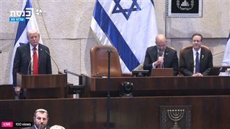 川普演講脫稿超時　遭抗議種族滅絕中斷