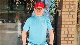 孫情擲筊敬邀媽祖首肯移駕11月台中個唱現場。（圖／台中多媒體公司提供）