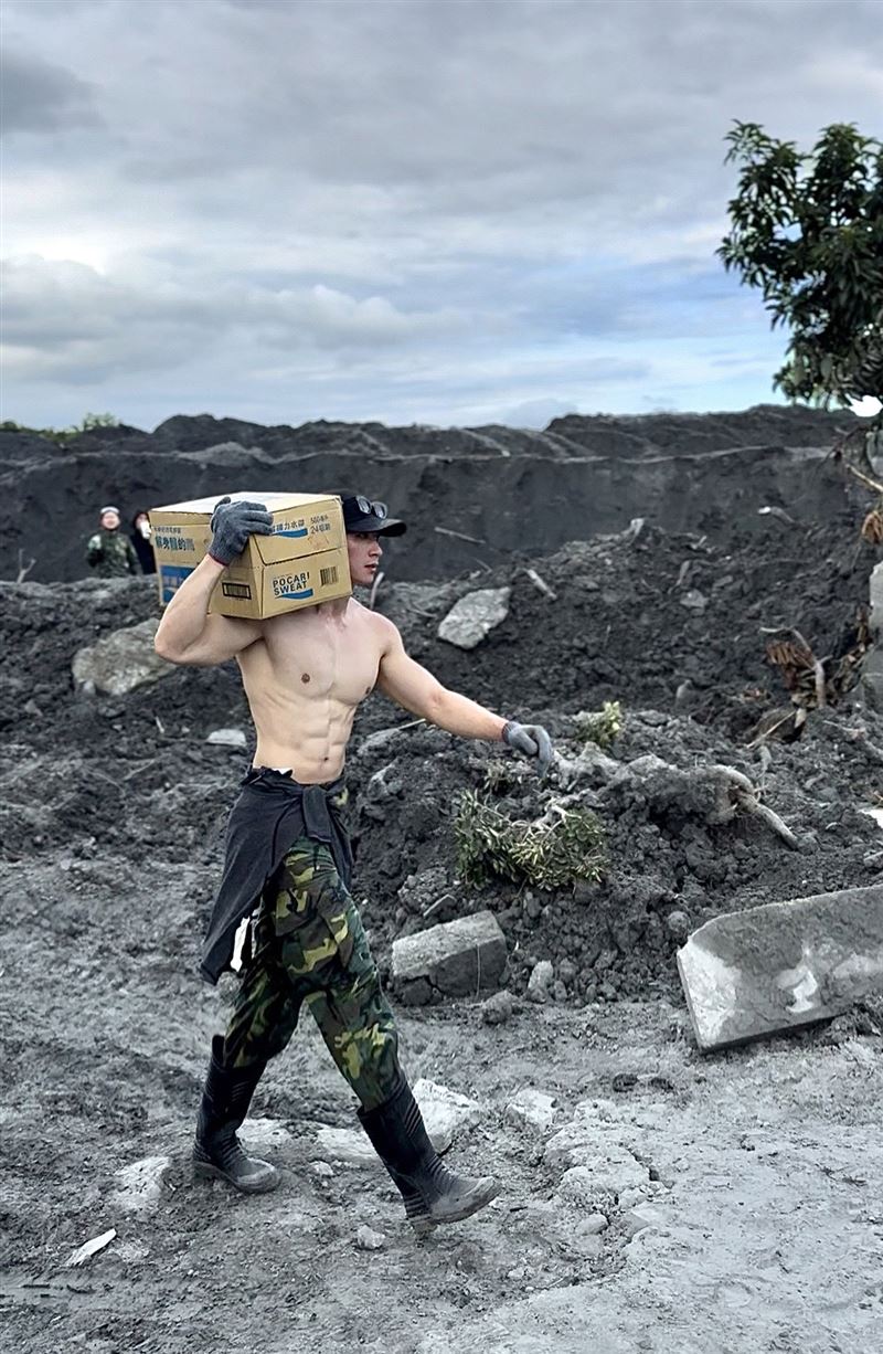 Rock李振瑋重返花蓮投入救災。(圖/翻攝自Rock李振瑋IG)