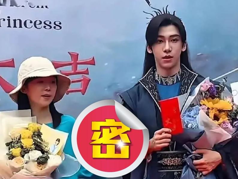 宋伊人丁澤仁開機合照，因宋伊人「1動作」再度引起熱議！（圖／翻攝自微博）