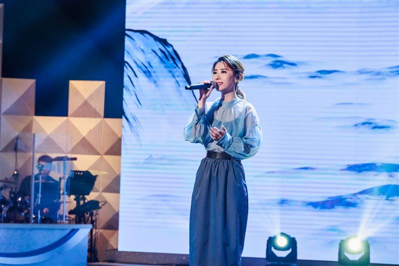 陳怡婷歌聲動人(圖／中天提供)