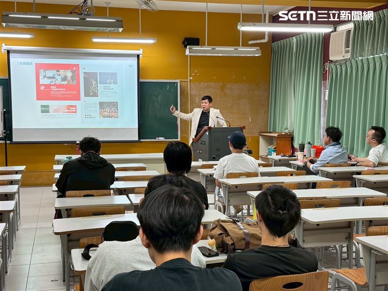 「網紅自媒體經營策略」課程邀請業師張鴻文親自授課，分享業界經驗。（圖／翻攝畫面）