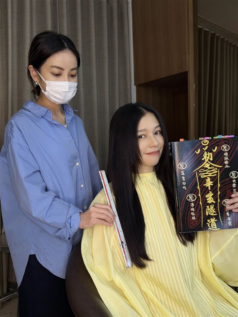 徐若瑄為電影剪去30公分長髮。（圖／華映娛樂提供）