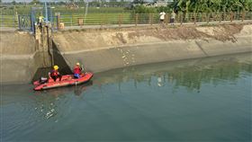 8旬翁失蹤整晚，在嘉南大圳尋獲已身亡。（圖／翻攝畫面）