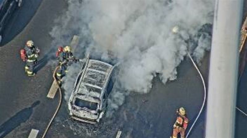 新/國道火燒白牌計程車!煙竄天…堵5km