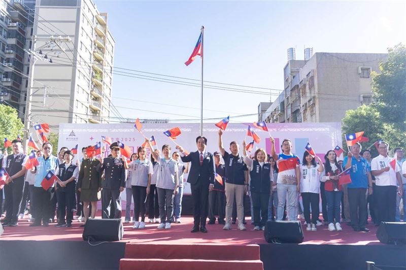 沈姓男子本月10日趁新竹市國慶升旗典禮時，與楊寶楨相認，嚇得楊寶楨立刻報警。（圖／新竹市政府提供）