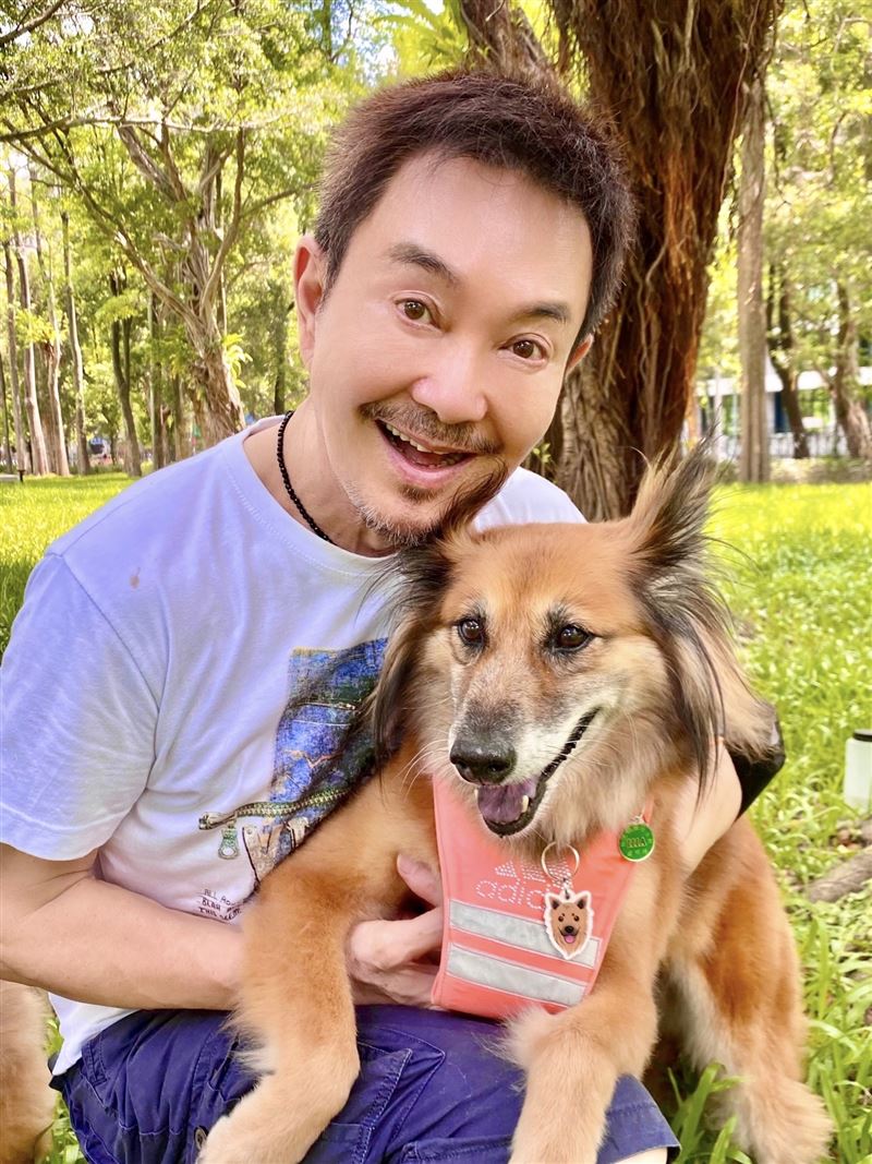 楊懷民不捨愛犬驟逝（圖／翻攝自楊懷民臉書）