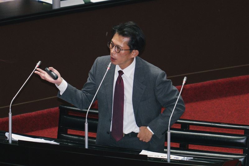 立院民眾黨團總召黃國昌開嗆，要行政院長卓榮泰「好膽麥走」，要求電視台直播辯論。（圖／記者楊士誼攝影）