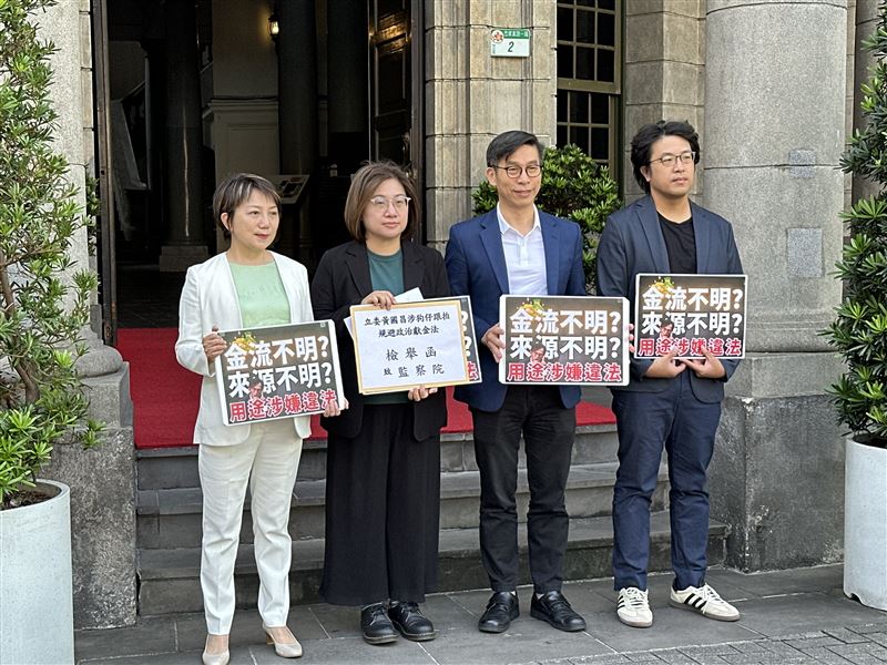 民進黨團幹事長鍾佳濱、書記長陳培瑜、副幹事長沈伯洋與范雲前往監察院檢舉黃國昌。（圖／翻攝畫面）