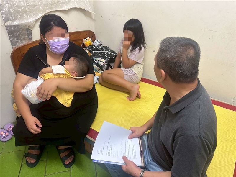 10歲小芬上學路好危險！爸爸住院家陷危機，精障媽媽悲傷無語問蒼天，「不能讓不幸複製到下一代」。（圖／《愛的延續》公益協會提供）