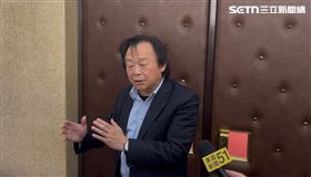 被問要不要拉小提琴開唱《沒出息》？王世堅則說「謝謝大家好意」，若用唱的也會不太一樣。（圖／記者楊士誼攝影）