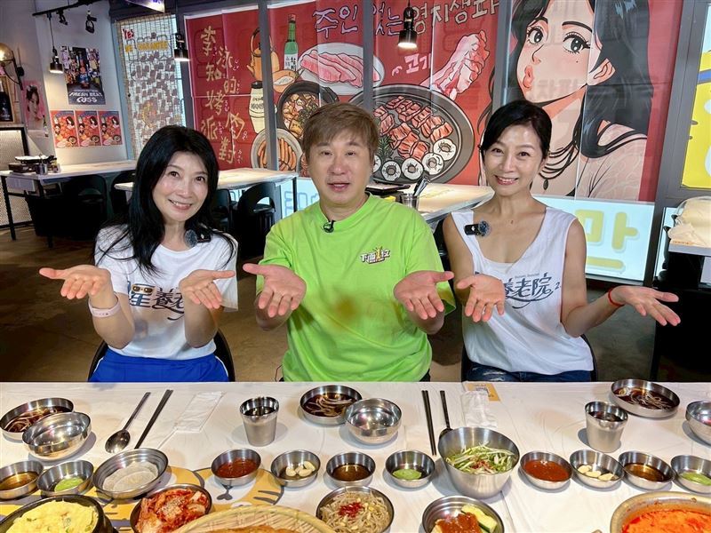 黃嘉千、方文琳上胡瓜節目。（圖／《下面一位》提供）