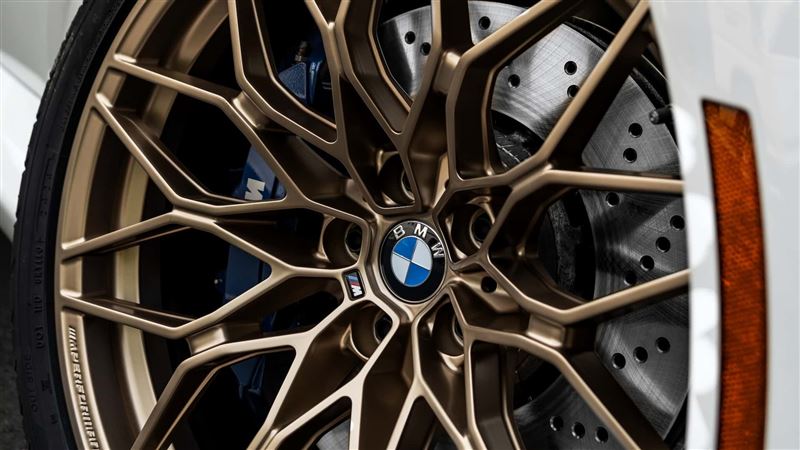 可選配消光金銅色M Performance輪圈。（圖／翻攝BMW網站）
