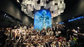 TECH WORLD館謝幕 黃志芳率工作人員最後巡禮4月13日開幕的2025年世界博覽會（大阪世博）13日圓滿落幕。台灣的玉山科技公司推出的TECH WORLD館（簡稱TW館）13日圓滿謝幕。名譽會長黃志芳率工作人員做最後巡禮，並向大家致謝。中央社記者楊明珠大阪攝 114年10月14日