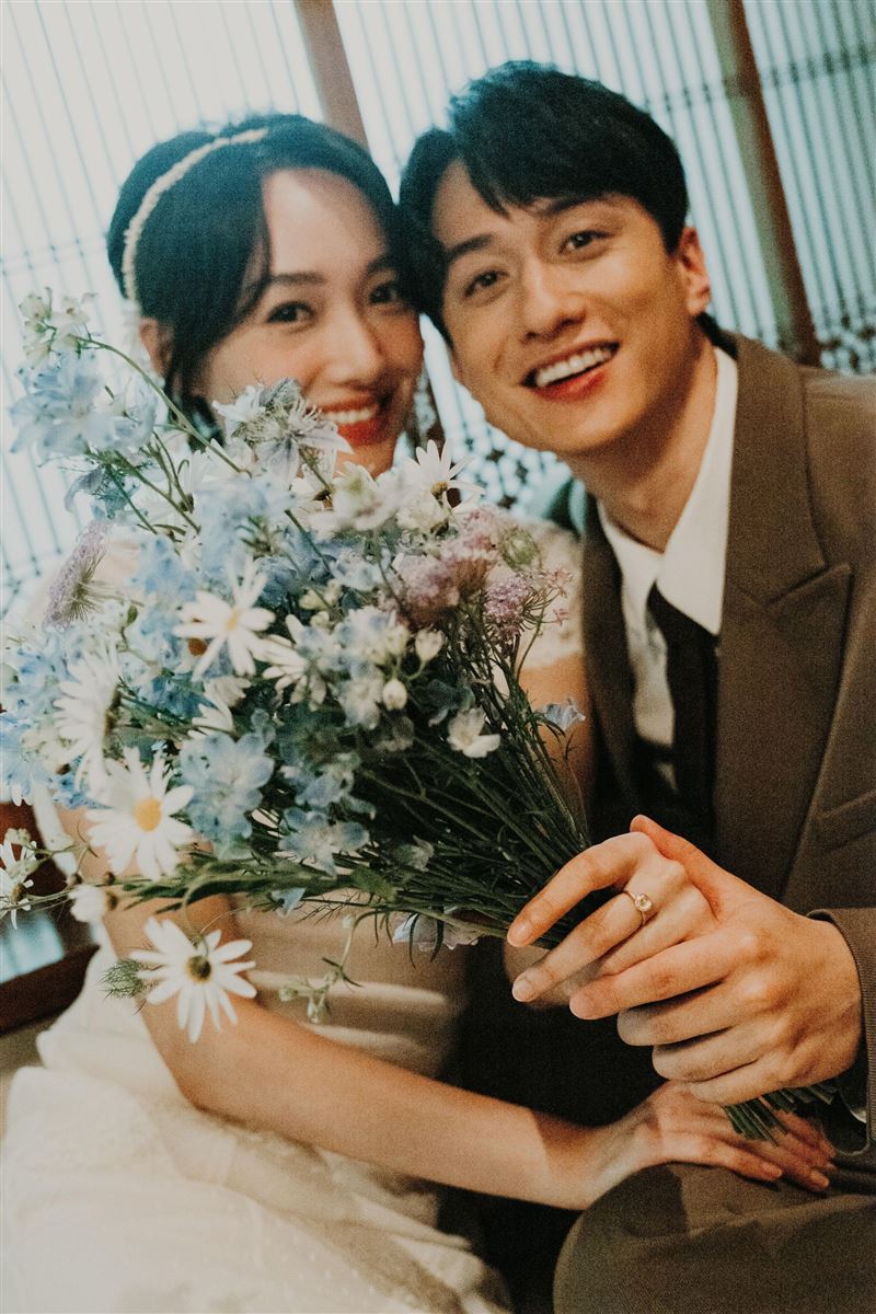 劉俊謙、蔡思韵交往多年結婚。（圖／MOM production limited提供）