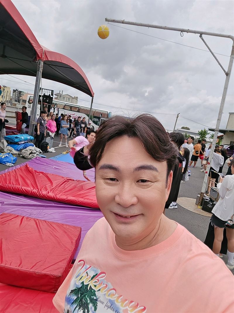 男星洪毛一度傳出進加護病房病危。（圖／翻攝自洪毛臉書）