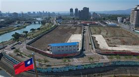 T17、T18補償新壽　李四川：輝達願概括承受輝達海外總部是否落腳北士科T17、T18基地（圖），因為土地歸屬仍卡關。台北市副市長李四川13日在市議會表示，輝達私底下有表示，如果重訂契約有涵蓋補償新壽，「原則上他們願意概括承受」。中央社記者徐肇昌攝 114年10月13日