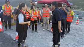 民進黨批評，國民黨籍花蓮縣長徐榛蔚和立委傅崐萁只顧作秀、甩鍋、卸責。（圖／翻攝自傅崐萁臉書）