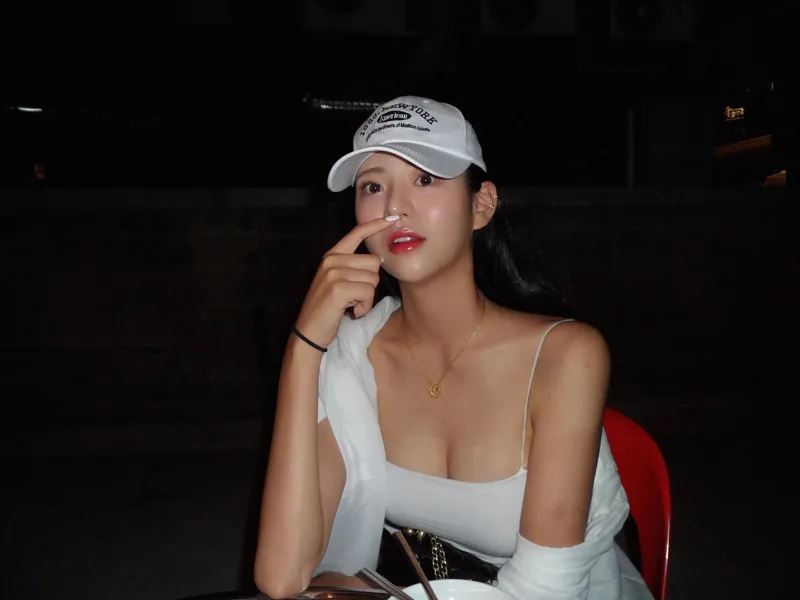今年25歲的金以舒，以完美身材和率性大方個性受到不少關注。（圖／翻攝自IG @2e2__seo）