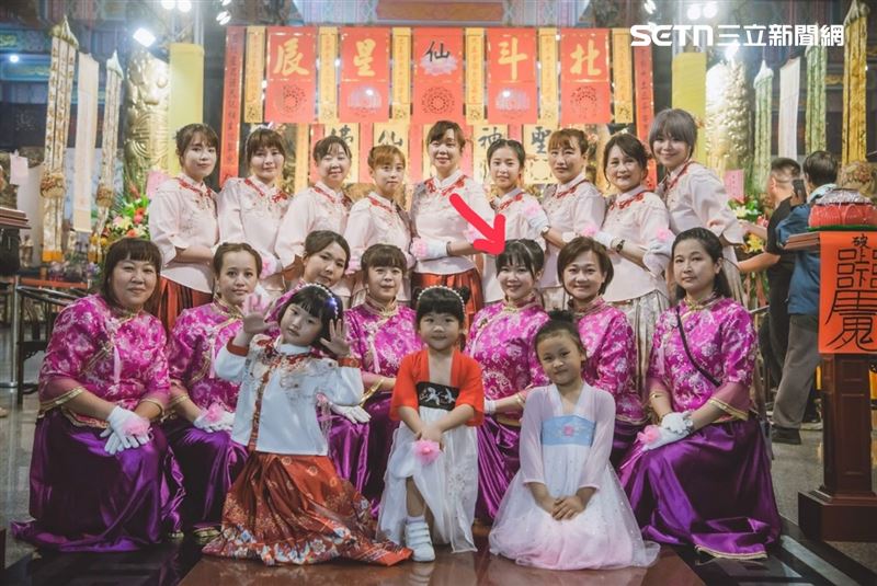 胡小姐長年擔任志工感恩神明保佑。(圖/信眾胡小姐授權提供,未經同意請勿轉載)