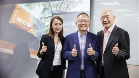 特力屋於今(14日)舉辦興櫃前法說會。(右起)特力集團總裁暨特力屋董事長何湯雄；特力屋總經理張栢青；特力屋財務總監暨發言人蔣毓婷。（圖／特力屋提供）