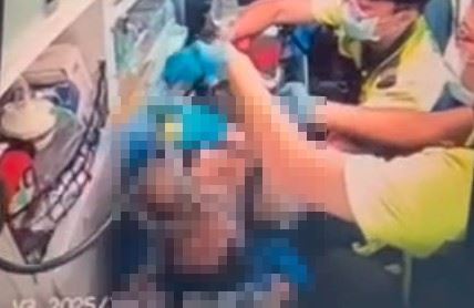 骨科名醫12日騎單車自主訓練時，不明原因自撞前方小貨車，當場沒有生命跡象，送醫不治。（圖／翻攝畫面）