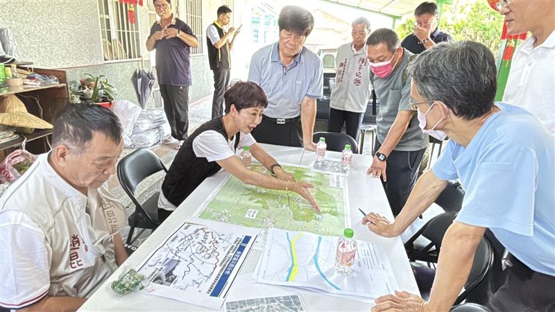 8年前初選落敗後，陳亭妃仍持續蹲點、服務，準備充分再度爭取提名（圖／翻攝自陳亭妃臉書）