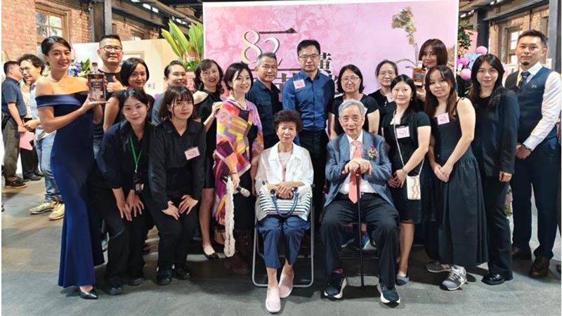 後青春的詩意！二82年華-黃光男沙龍展