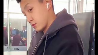 范世錡現身機場被拍到。（圖／翻攝自微博）