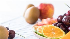 現代人常因難處理、價格偏高或懶得準備等因素，導致水果攝取量不足。（示意圖／freepik）