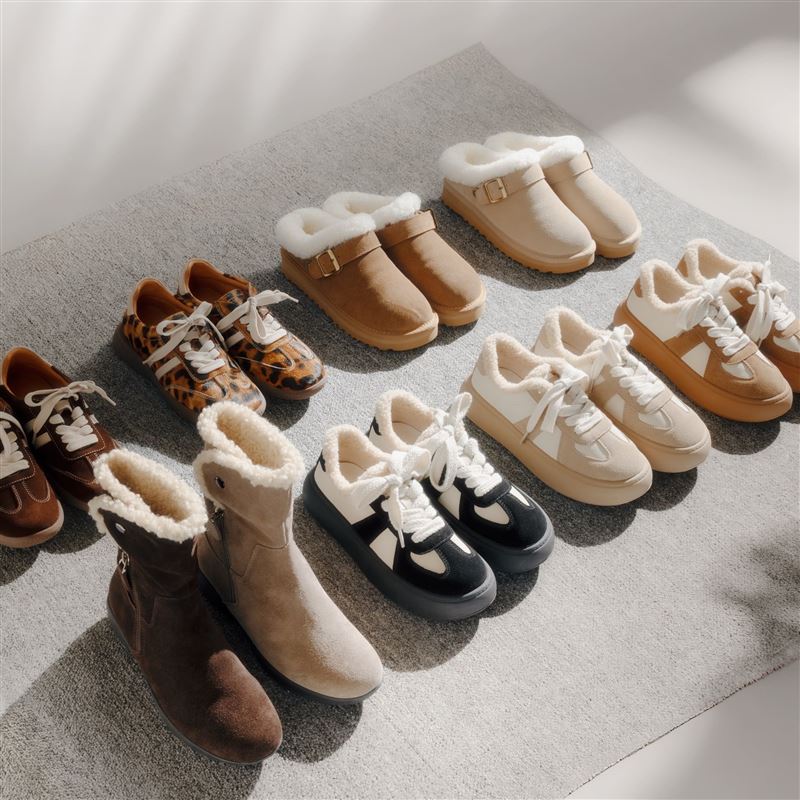 東笙集團打造「絨．癒．時．光」系列，以大地色系為主，推出平底、高跟及麵包鞋等多款式。（圖／品牌業者提供）