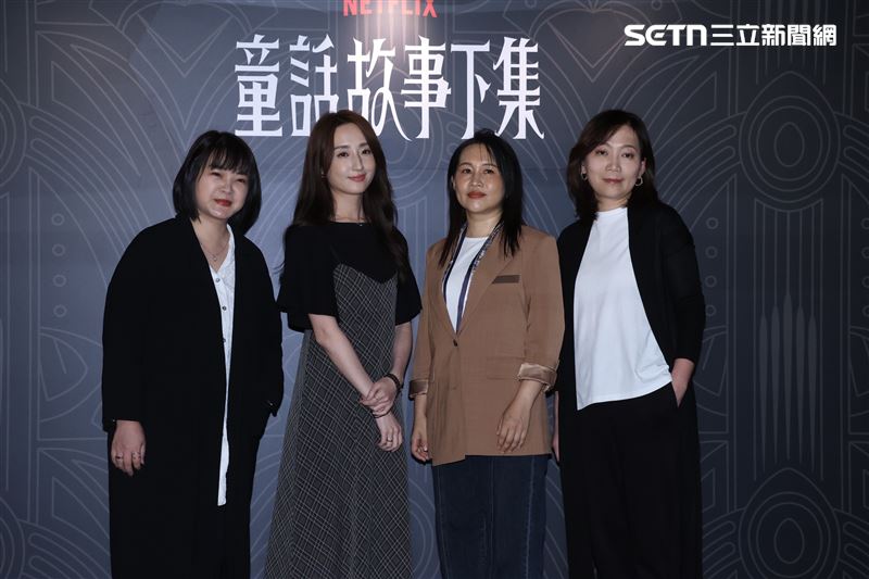 製作人黃薇夏（左起）、柯佳嬿、編導李念修、監製孫嘉騏出席金鐘入圍派對。（圖／記者鄭孟晃攝影）