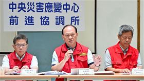 中央前進協調所總協調官季連成說明因應準颱風「風神」防颱整備工作（圖／行政院提供） 