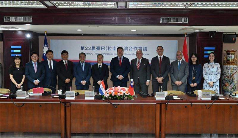 經濟部龔明鑫部長與巴拉圭工商部西梅內斯部長(Javier Giménez)共同主持「第23屆臺巴(拉圭)經濟合作會議」(圖/經濟部提供)